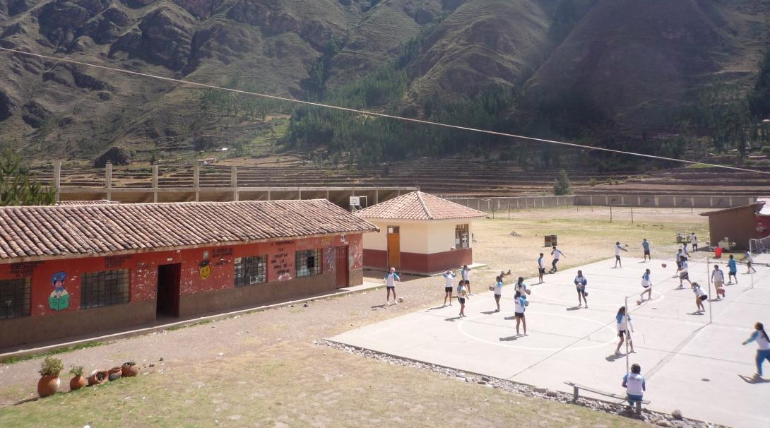 A view of students practising during volunteer sports coaching in schools in Peru Projects Abroad volunteers gain sports coaching work experience in Peru by working with groups of students